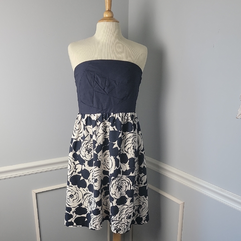 DELETTA | ANTHRO Origami Camellia Navy White Floral Strapless Knee Length Dress
